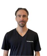 Book an Appointment with Simon Collum for Massage Therapy